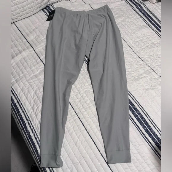 NWT Under Armour Woman’s Gray Vanishing Joggers - Picture 4 of 5